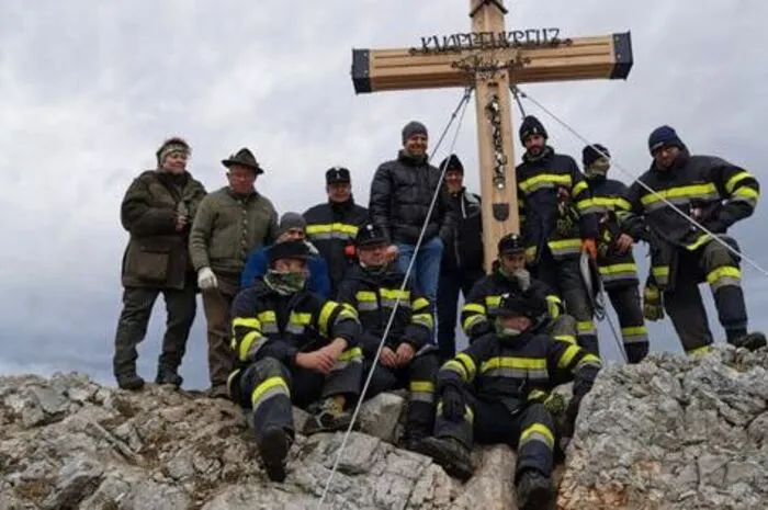 Zufrieden zeigte sich das Gipfelkreuz-Team nach getaner Arbeit