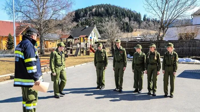 70 Jungfeuerwehrmänner und 13 Quereinsteiger absolvierten den alljährlichen Wissenstest des Bereiches Knittelfeld.