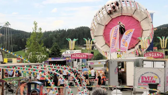 Bereits zum vierten Mal organisierte die Marktgemeinde Stallhofen gemeinsam mit Vereinen und Gewerbetreibenden das Marktfestival im Bereich des Freizeitzentrum mit einem abwechslungsreichen Programm für die ganze Familie.