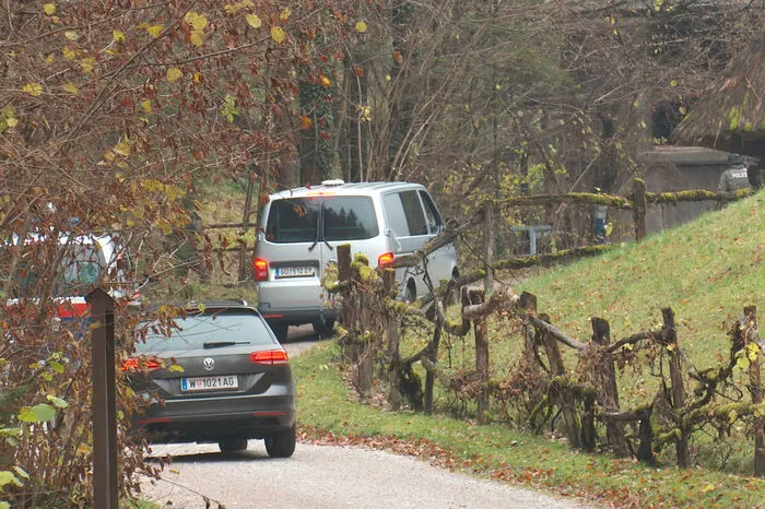 der dort auch als freiwilliger Helfer gearbeitet hat.