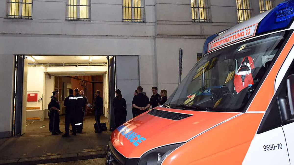 Der Brand brauch am Freitag gegen 22.30 Uhr in einer Zelle aus