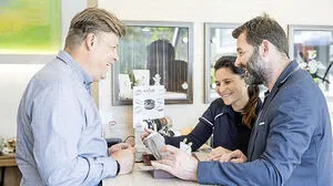 Wolfgang Fellner ist Handwerker aus Passion. Seine Kunden schätzen seine unkonventionellen, formschönen Schmuckstücke 