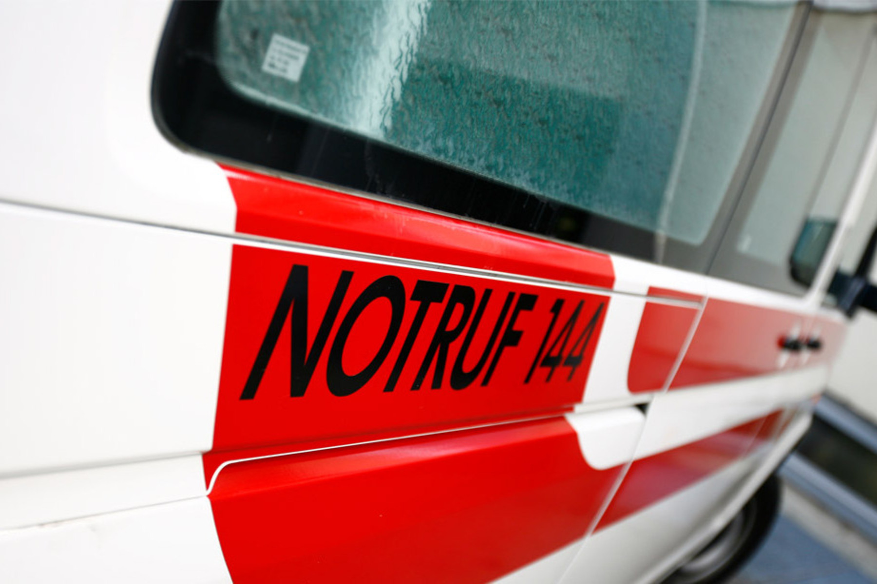 Zwei Verletzte bei Frontalkollision auf Loiblpass Straße
