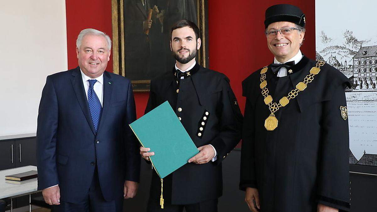 Markus Johannes Ottersböck (Mitte) mit LH Hermann Schützenhöfer und Montanuni-Rektor Wilfried Eichlseder