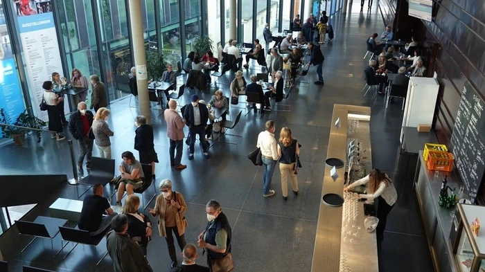 Langsam kommt das Weizer Kulturleben wieder in Schwung, noch mit coronabedingten limitierten Zuseherzahlen sowohl im Kunsthausfoyer als auch...    
