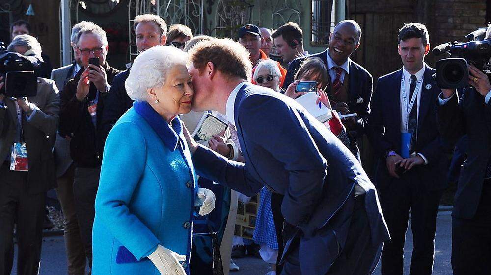 Ein Küsschen für die Queen 