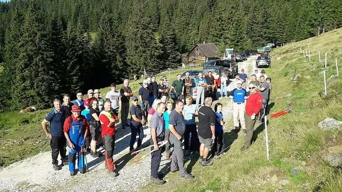 50 Freiwillige halfen mit