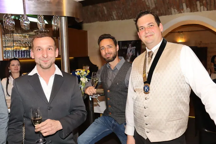 Ein Glückshafen mit wertvollen Preisen, die Wahl der Rosenkönigin, kulinarische Schmankerln aus der Region, Musik mit Christian Strommer &amp; seine Top4, Happy Sound Disco mit DJ Charly und erlesene Getränke aus dem Hause Hochstrasser sorgten für einen großartigen Abend.