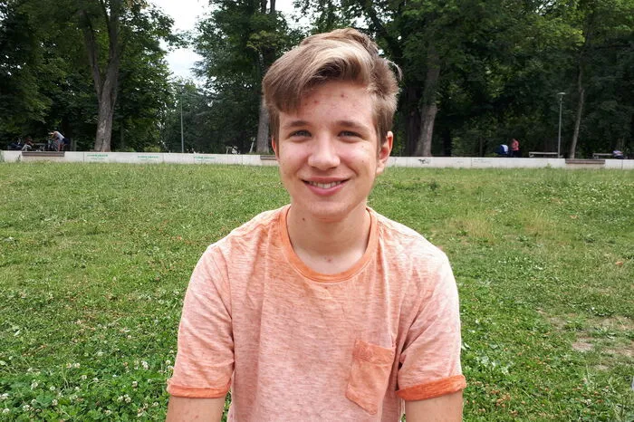 Stefan Seebacher, 16: "Ich bin natürlich froh, dass nach 13 Monaten endlich wieder mal etwas aufmacht. Vor allem, dass man wieder auf Sportevents und zu solchen Sachen darf. Nachdem ich heute geimpft werde, werde ich aber noch warten bis meine Impfung greift. Dann gehe ich schon fort."