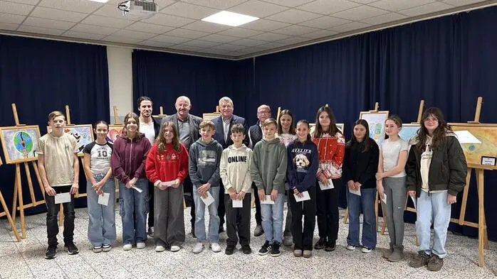In Form einer Vernissage gratulierten die Verantwortlichen des Lions Club Veste Riegersburg, der Marktgemeinde und der Mittelschule Ilz allen 15 Siegern und Siegerinnen zu ihren großartigen Werken