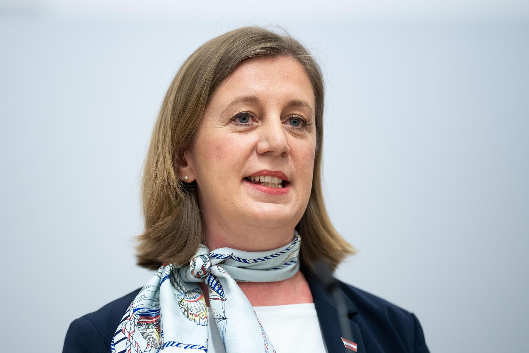 Finanzstaatssekretärin Eibinger-Miedl: Systemwechsel für ältere Beschäftigte notwendig