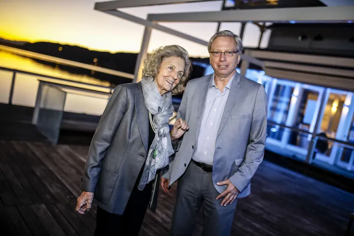 Inge Unzeitig und Universitätsprofessor Arno Rußegger, der sich auch intensiv mit dem Wörthersee-Film beschäftigt hat.