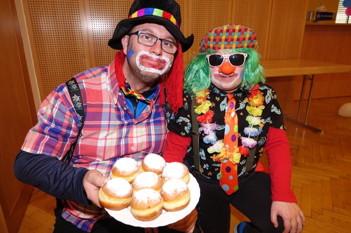 Für alle gab es Krapfen vom Bürgermeister.