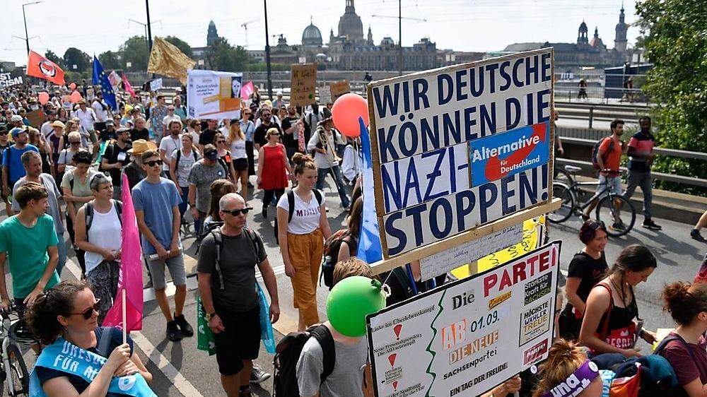 Tausende demonstrierten in Dresden gegen rechte Parteien, Rassismus und Intoleranz