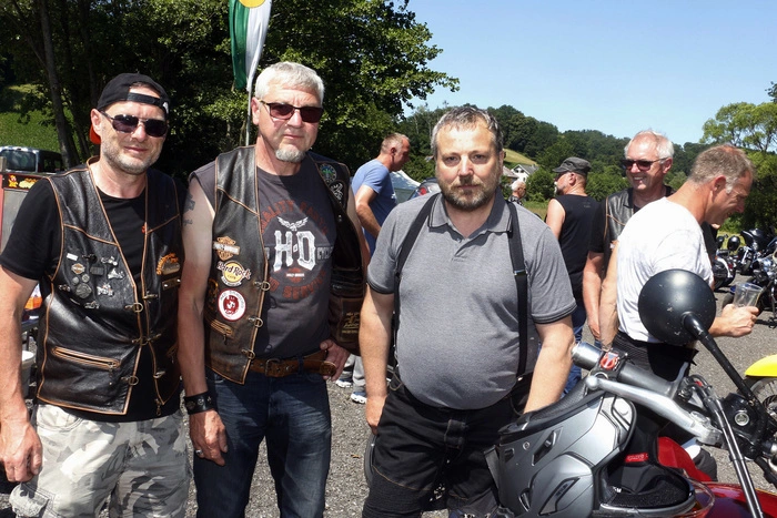 ...begrüßte Präsident Jeff Leitgeb hunderte begeisterte Bikerfreunde aus ganz Österreich.