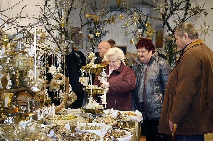 ...die kreative Vielfalt von mehr als 100 Kunsthandwerkern...