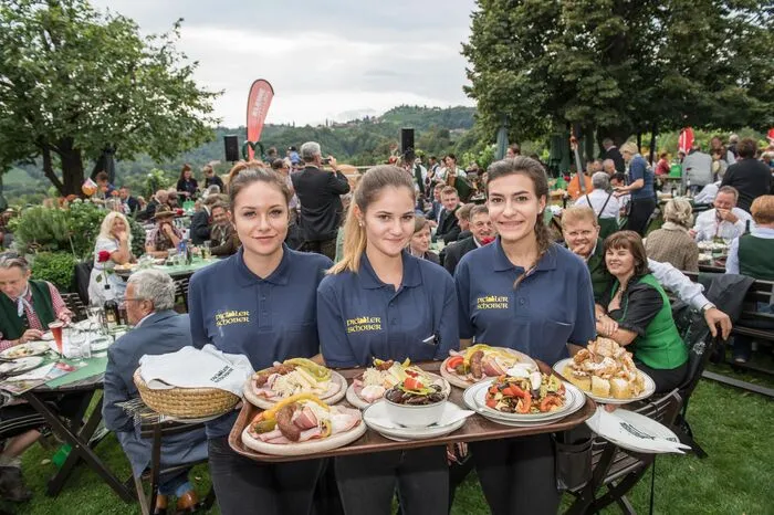 Zum "schönsten steirischen Genussplatz mit Aussicht" wurde Pichler-Schober in St. Nikolai im Sausal gewählt. Beim Platzwahl-Fest am Sonntag tischte man für die hunderten Gäste Spezialitäten auf.