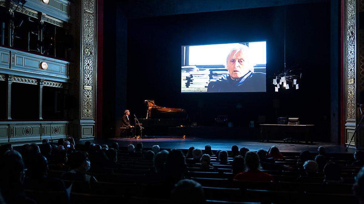 Markus Schirmer spielte bei der &quot;Hommage an Alfred Kolleritsch&quot; ein Stück von Franz Schubert