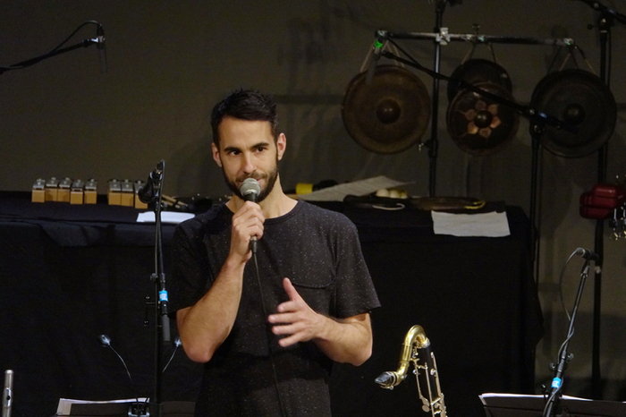 Auf allen großen Konzertbühnen spielt der gebürtige Tiroler Komponist und  Musiker Manu Delago, der mit "Parasol Peak" seine Leidenschaft für Musik und Berge verband.