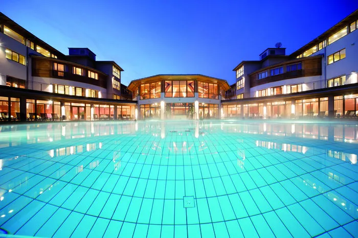 Ein Verbindungsgang führt zur Therme Stegersbach, die während des Aufenthalts mitbenützt werden kann.