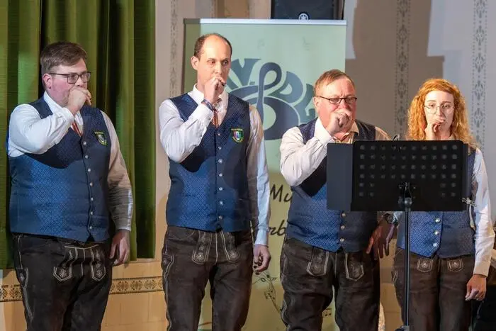 Die Solistinnen und Solisten begeisterten mit traditionellen Blasmusikklängen, amüsanten Show-Einlagen sowie Gesang