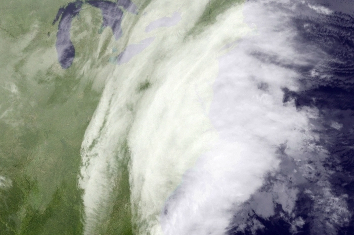 Von der Küste bis zu den Appalachen, einem Mittelgebirge weiter landeinwärts, sei mit Schnee und starkem Wind zu rechnen, erklärte der US-Wetterdienst im Vorfeld.