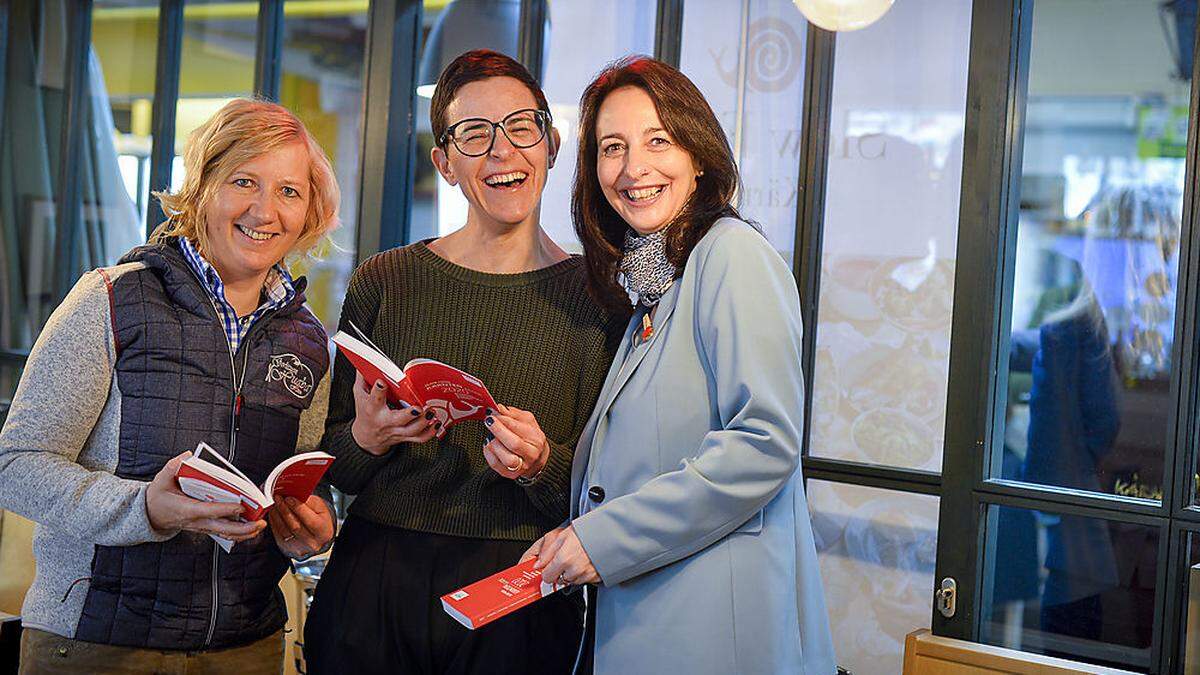 Bettina Pilgram von der &quot;Huaba Hittn&quot;(fünf Schnecken), Marianne Daberer vom Biohotel &quot;Der Daberer&quot; (fünf Schnecken) und Gertrude Ortner von der Kärnten Werbung, die federführend bei dem Projekt war