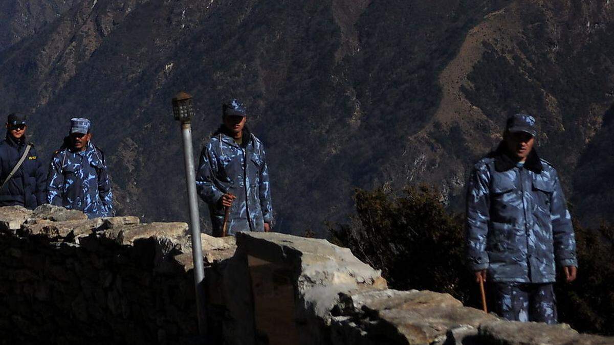 Symbolbild/polizisten in Nepal