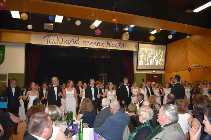 Nach der Polonaise waren die Gäste eingeladen, sich zu amüsieren.
