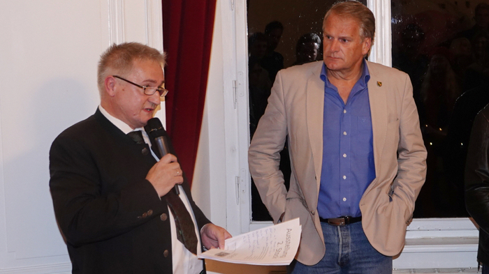 Ewald Ulrich vom Fokus Freiberg und Bürgermeister Peter Moser freuten sich über die zahlreich gekommenen Künstler und Kunstfreunde zur Vernissage.