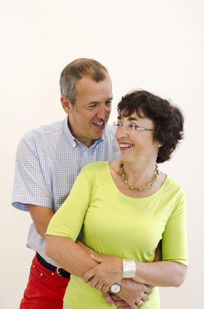 Sabine und Roland Bösel leben seit mehr als 40 Jahren zusammen, haben drei Kinder und arbeiten als Paartherapeuten. www.boesels.at