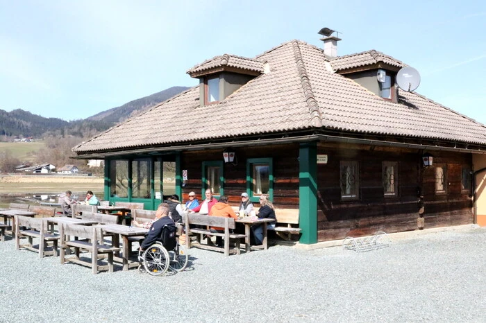 Am Eröffnungstag gesichtet wurden unter anderen „Radlerstop“-Grundeigentümer Hannes Weiss, Erwin Groinig, „Bürgermeister vom Lorenziberg“ sowie der ehemalige St. Veiter ÖAMTC-Chef Wolfgang Maderthaner.