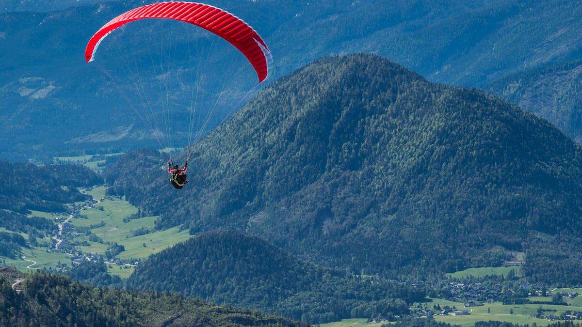 Die Paragleiterin zog sich schwere Verletzungen zu (Symbolbild)