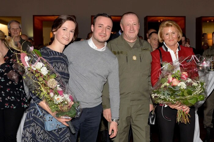 Als er von seiner Familie sprach, konnte er die Tränen kaum unterdrücken.