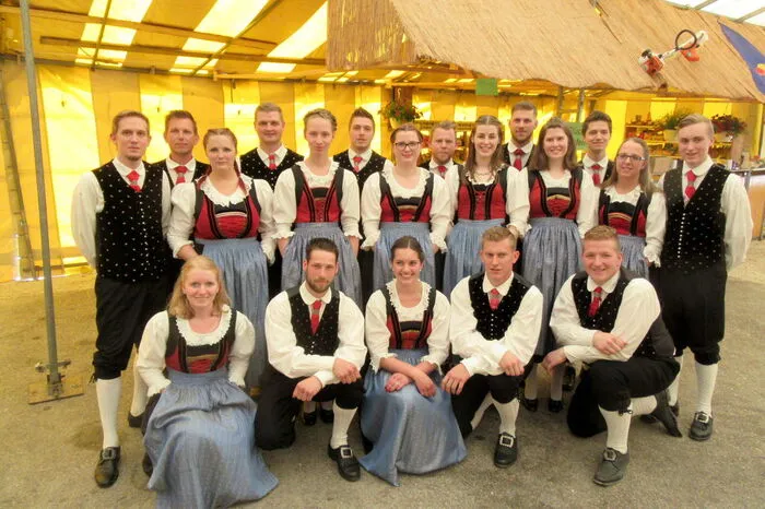 Die örtliche Volkstanzgruppe lud unter Obfrau Eva Weißnegger zum Frühlingsfest in die Kulturhalle.