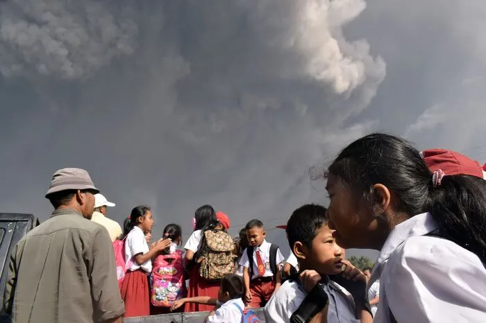 Seit 2013 bricht der Sinabung immer wieder aus.