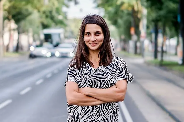 „Mit dieser Themensetzung konzentriert sich der Bundeskanzler auf Probleme, die es gar nicht gibt.“ - Meri Disoski vom Grünen Koalitionspartner findet Nehammers Schwerpunktsetzung „langsam fad“.