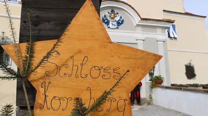 Die 38. Weihnachtsausstellung auf Schloss Kornberg wurde feierlich eröffnet.