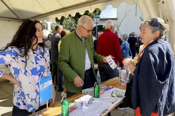 Sehr zur Freude von Vizebürgermeister Roland Gogg und weiteren Ehrengästen.