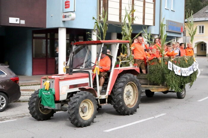 Absoluter Höhepunkt am Sonntag war zweifelsohne der Festzug durch den Ort, ... 