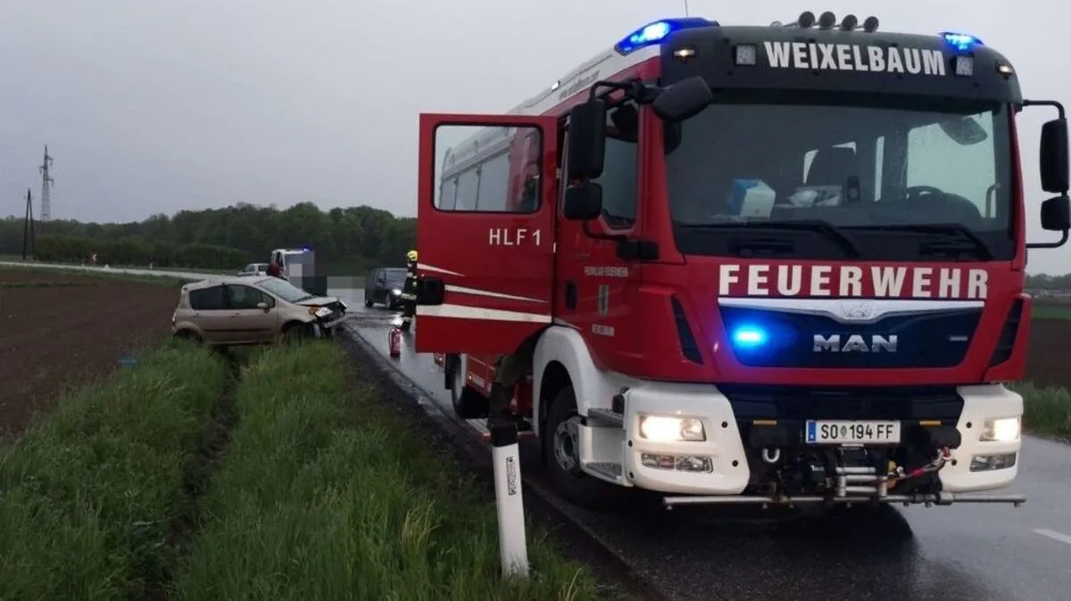 13 Männer und Frauen der Feuerwehr Weixelbaum rückten aus