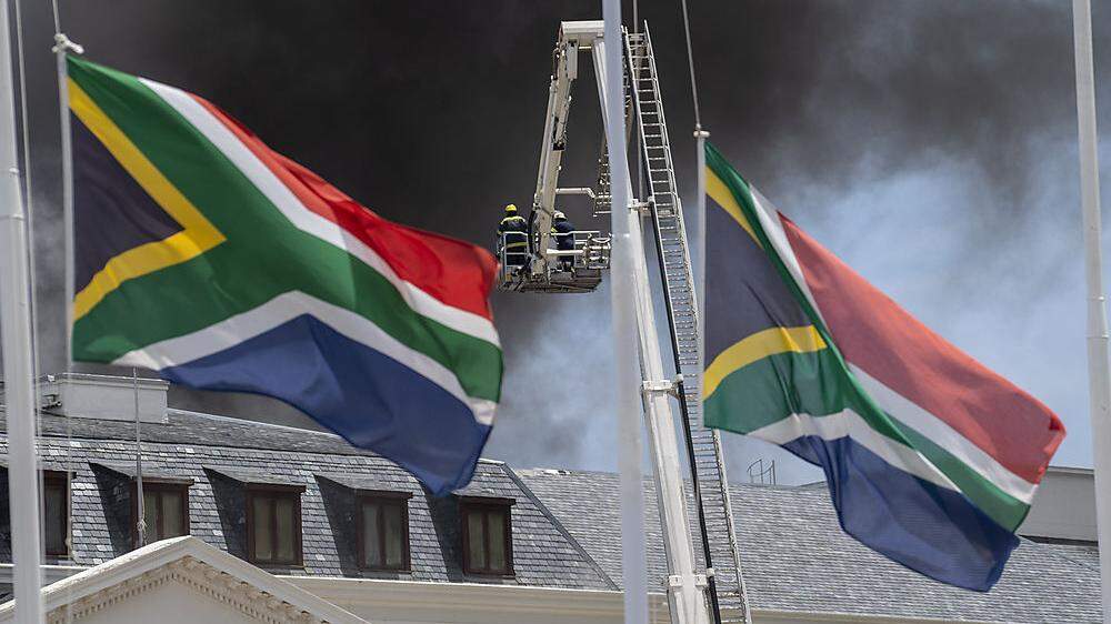 Das Parlamentsgebäude in Kapstadt wurde ein Raub der Flammen
