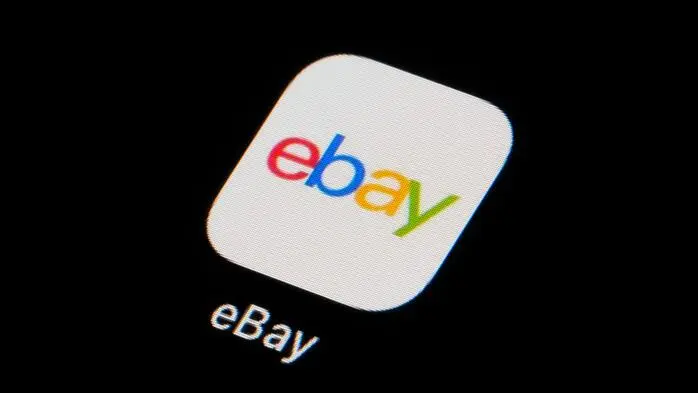 Das eBay-Logo auf schwarzem Hintergrund