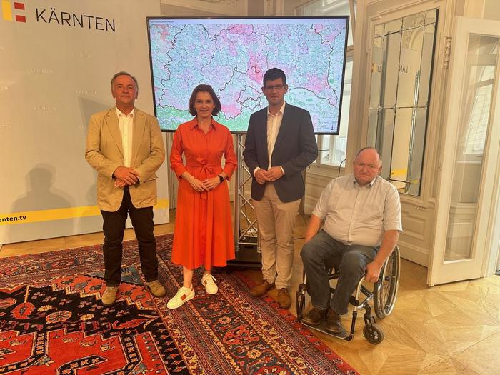 Von links: Peter Eckhardt (Landesveterinärdirektor Steiermark), Landesrätin Simone Schmiedtbauer, Landesrat Martin Gruber, Holger Remer (Landesveterinärdirektor Kärnten)