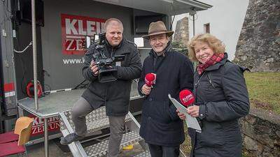 Redakteurin Claudia Gigler traf die Minister zum Interview, der stellvertretende Chefredakteur Thomas Götz (Mitte) analysierte die bisher bekannten Inhalte. Für die Übertragung war Video-Redakteur Markus Leodolter zuständig.