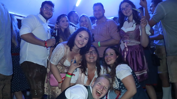 Je später der Abend, desto ausgelassener war die Stimmung beim Goldbrunnhofer Frühlingsfest.