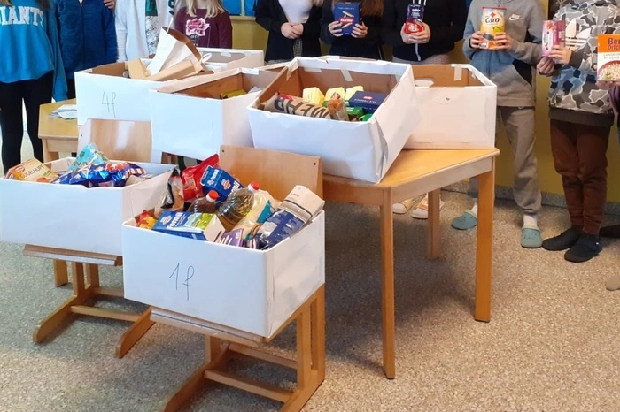 sowie die MS Mooskirchen. Sie sammelten in der Adventzeit Lebensmittel, die nun über die Beratungsstelle für Existenzsicherung der Caritas an bedürftige Menschen im Bezirk Voitsberg verteilt werden.