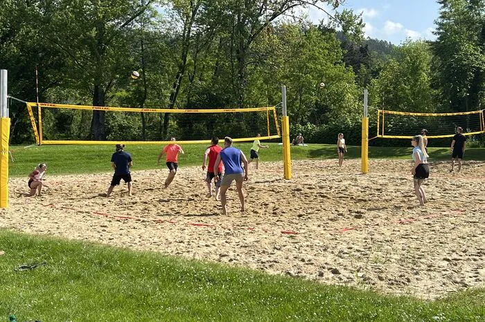 Gespielt wurde - bei herrlichem Sommerwetter - auf den beiden Beach-Volleyballplätzen im Asia Spa Leoben.