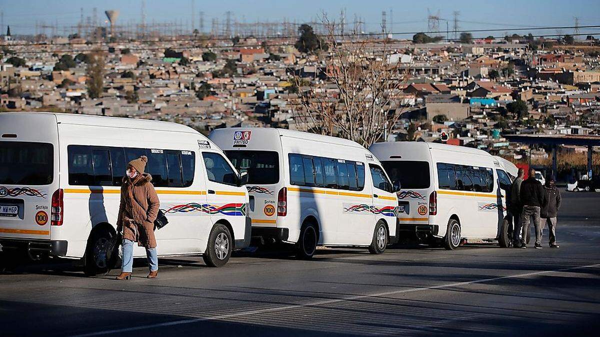 Das Taxigewerbe in Südafrika macht etwa 60 Prozent des öffentliche Nahverkehrs aus, viele sind auf die charakteristischen Toyota-Kleinbusse angewiesen.