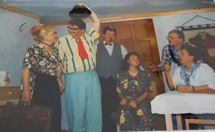 Eine Aufnahme aus dem Theaterstück „Alleweil die Aufregung“ im Jahr  1998